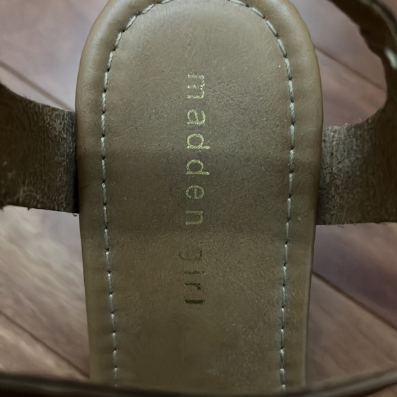 Madden girl wooden block heels in neutral color. Size 8 worn a few times - Picture 5 of 6